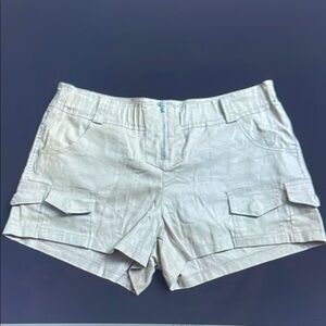 Women's Cream Cargo Shorts